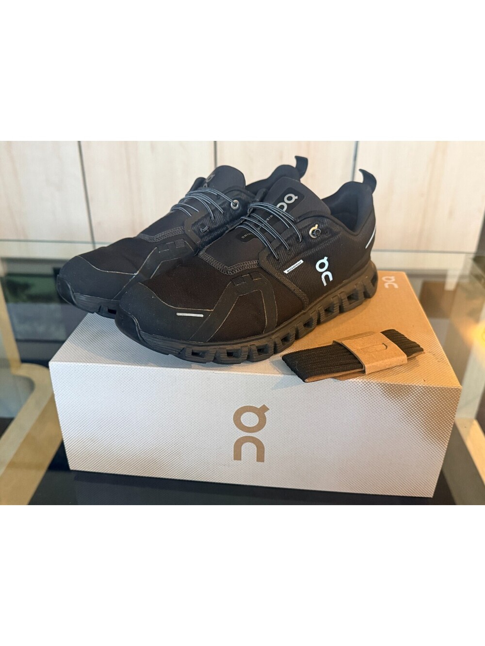 On Cloud - Cloud 6 WP In Black/Black - Mens Size 9 Sneaker shoes - Picture 2 of 11